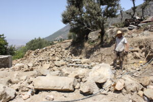 Abdel Ali pops over on his way to horticulture...and spends the next 4 hours breaking rocks...very loubari!