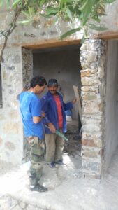 Friends from Fez come to help. Abdelrahim measures for our doors.